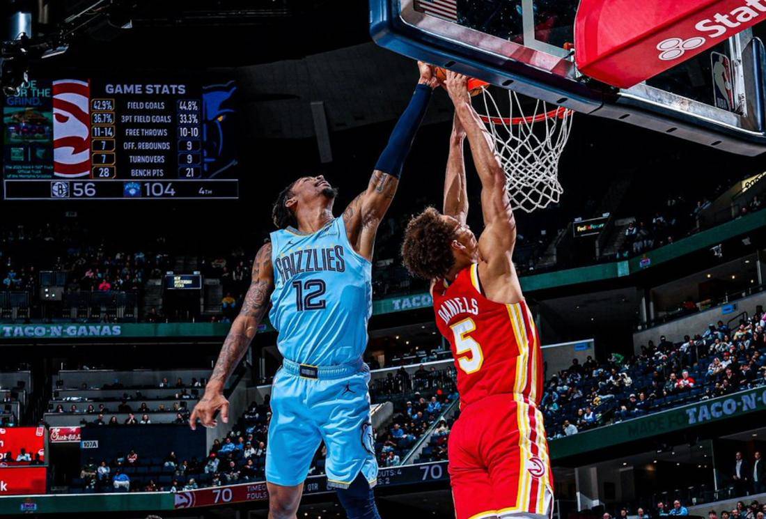 开云体育官网-转折点巴黎圣日耳曼强势反弹，NBA季后赛窗口期攻防权衡，悬念犹存，年轻球员得到机会的简单介绍